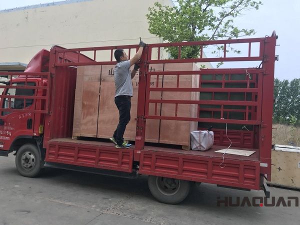 一臺(tái)120kw靜音箱發(fā)電機(jī)組在2018年5月27日順利發(fā)往內(nèi)蒙古自治區(qū)海拉爾市