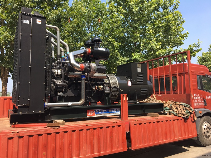 7月28號一臺550kw移動靜音型柴油發(fā)電機組已發(fā)往湖北