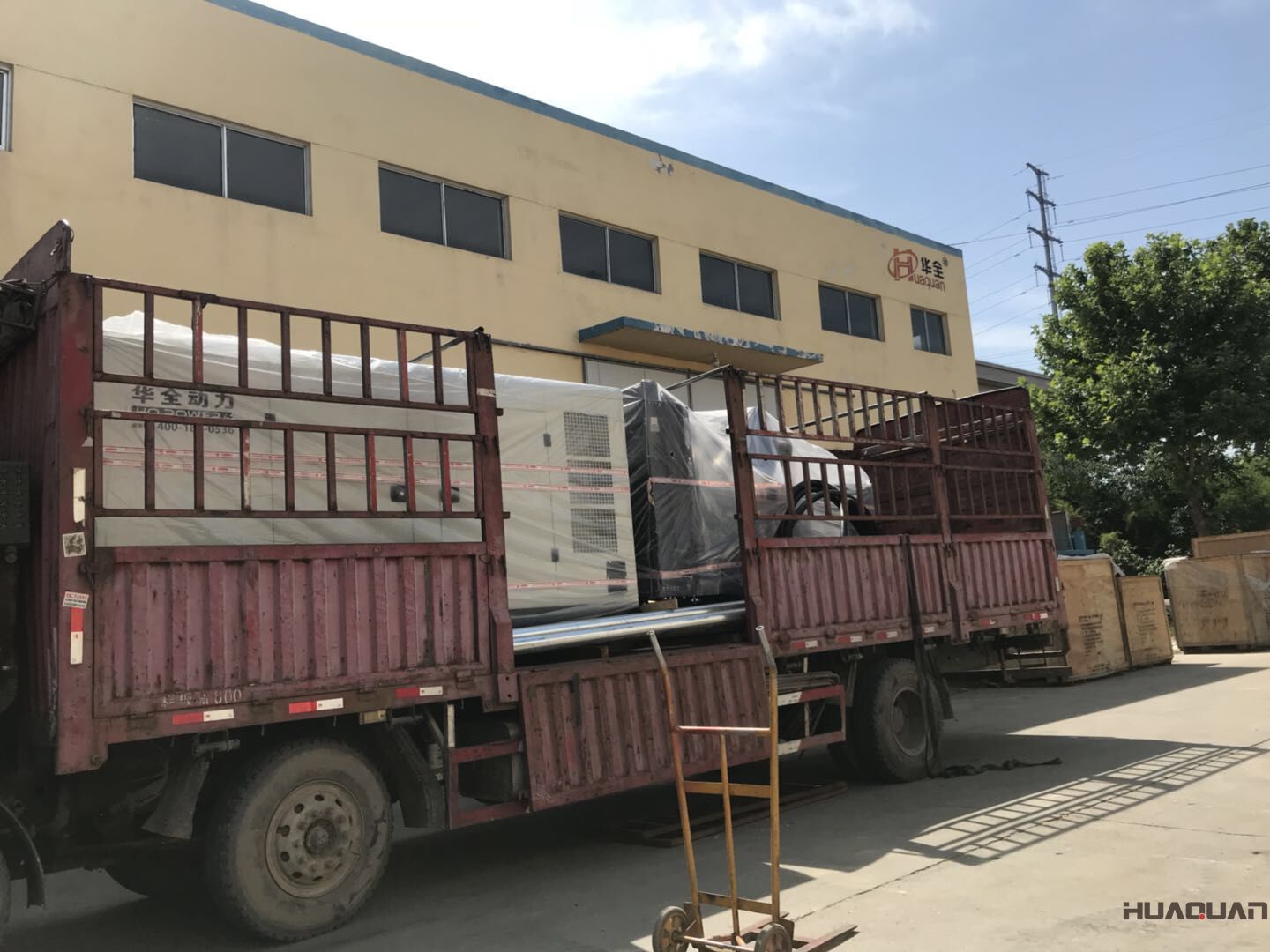 一臺60kw標配陸用發(fā)電機組于8月17順利發(fā)往湖北省