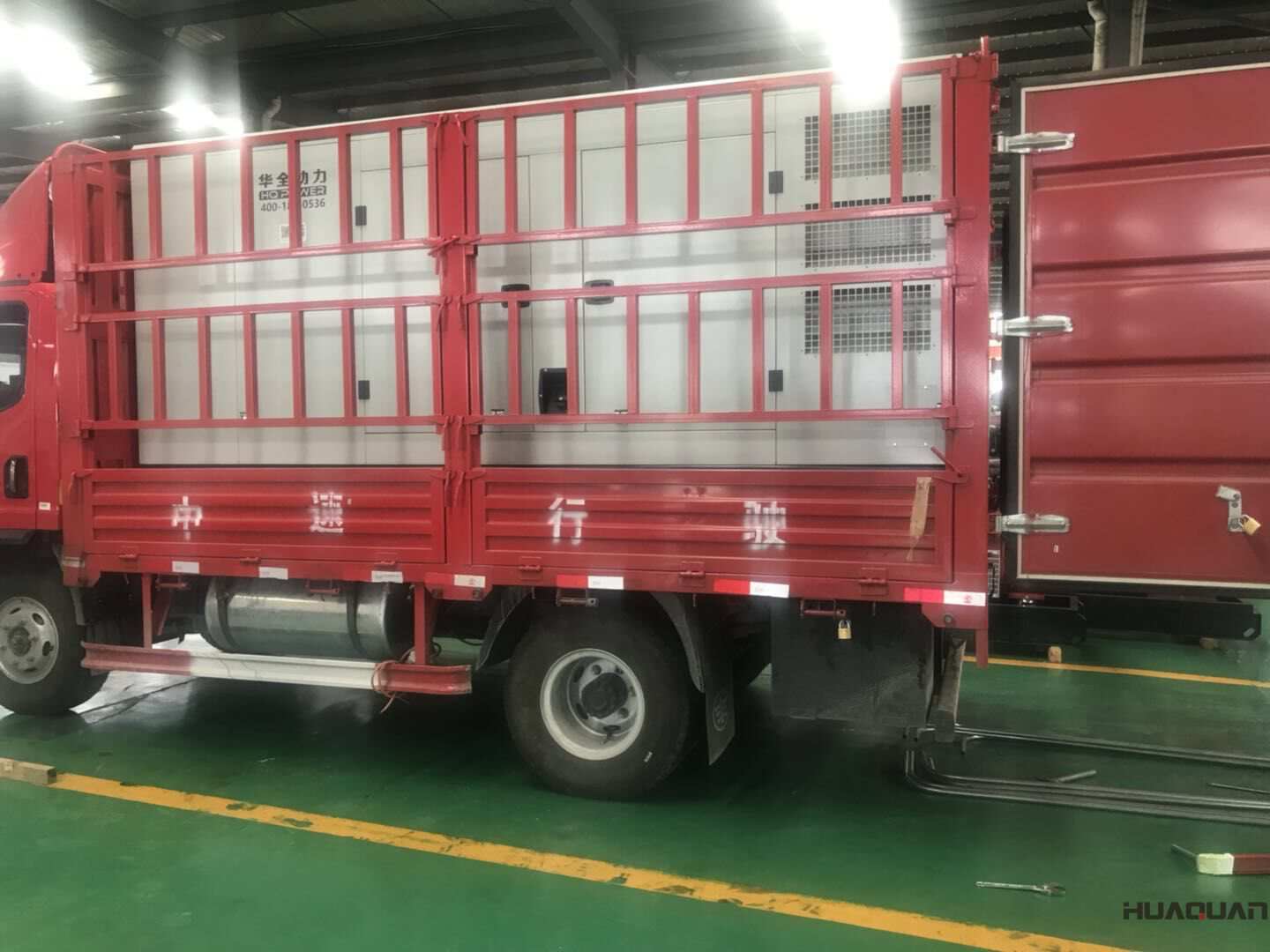 一臺300kw靜音箱型柴油發(fā)電機組于9月13日發(fā)往河南
