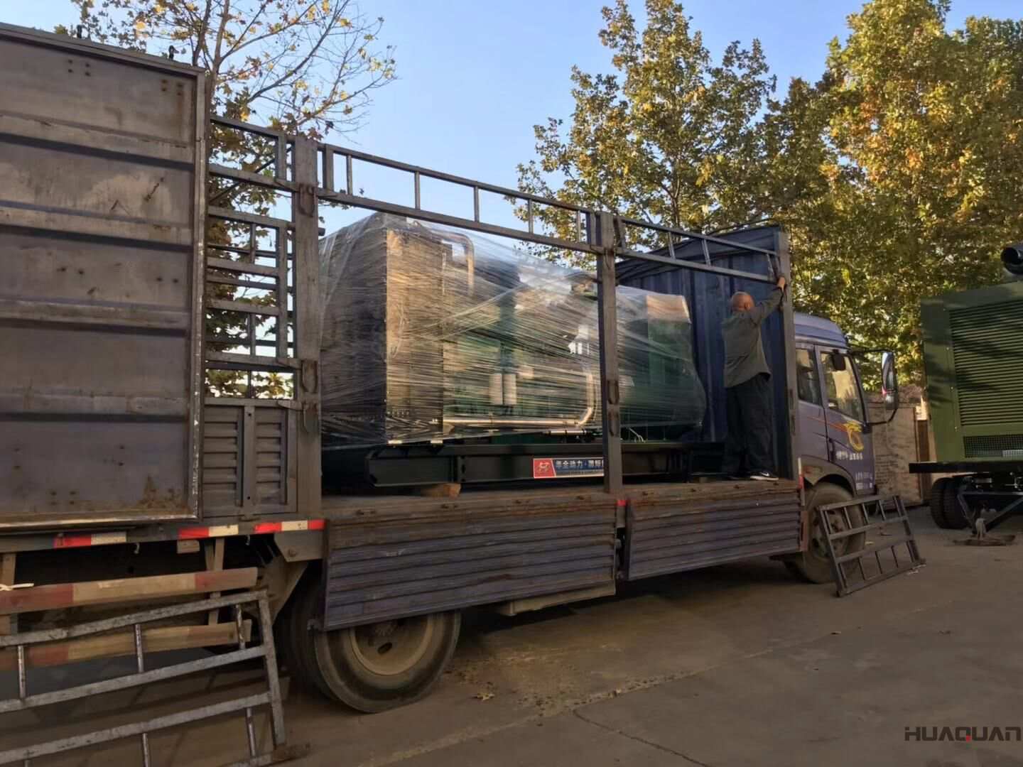 10月18日，一臺(tái)650kw自動(dòng)化柴油發(fā)電機(jī)組從華全動(dòng)力順利發(fā)往黑龍江