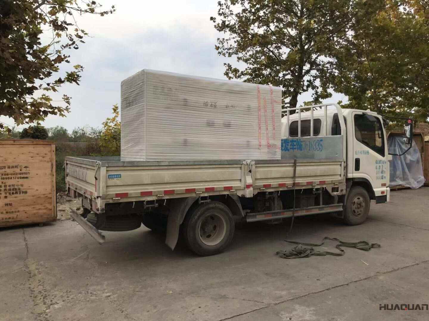 10月21日，柴先生訂購(gòu)的一臺(tái)500kw自動(dòng)化柴油發(fā)電機(jī)組從華全動(dòng)力成功發(fā)往內(nèi)蒙古