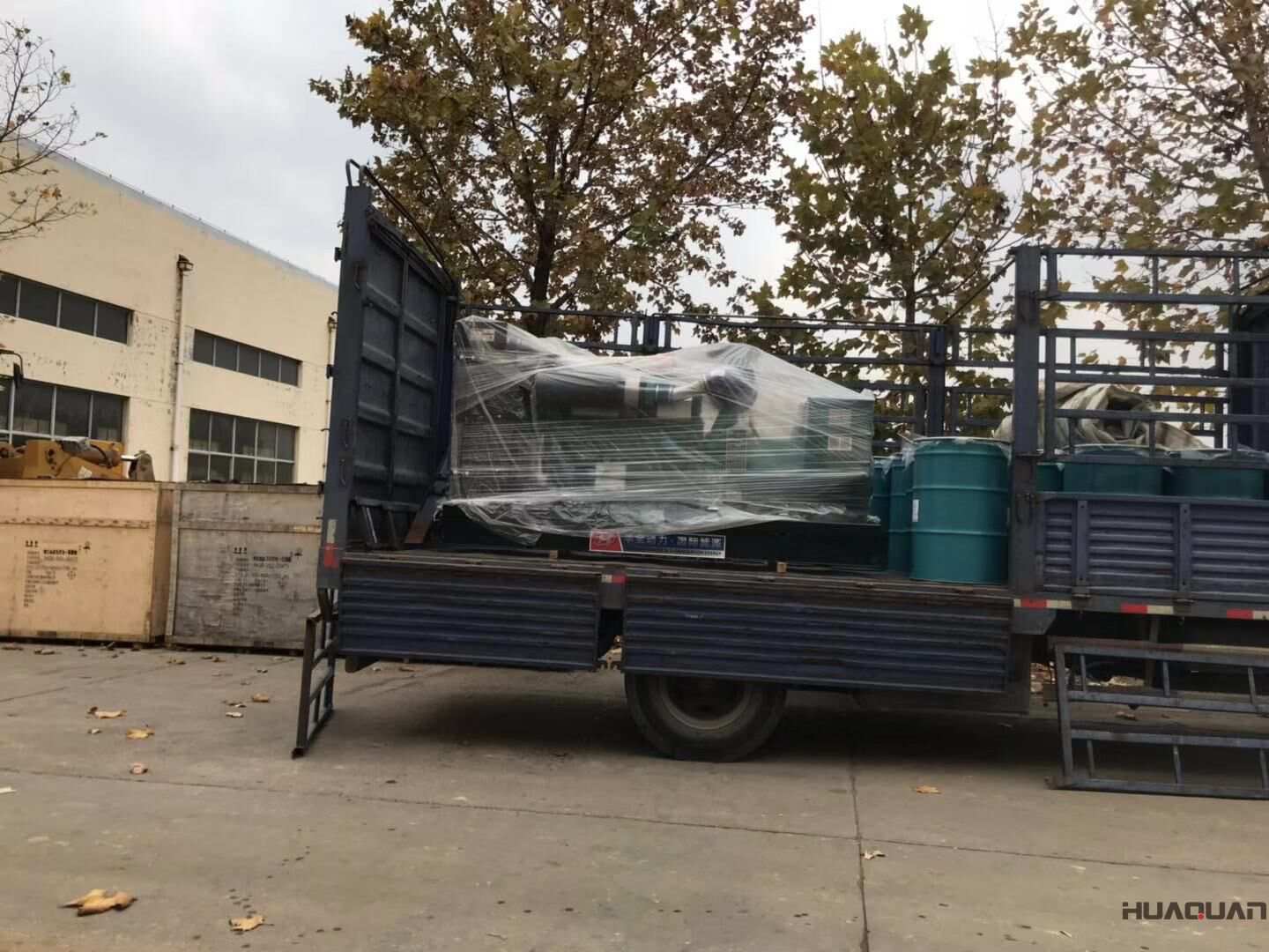 遼寧營(yíng)口的姜先生于11月6日從華全動(dòng)力采購(gòu)了一臺(tái)200kw標(biāo)配柴油發(fā)電機(jī)組，如今已經(jīng)順利發(fā)往目的地