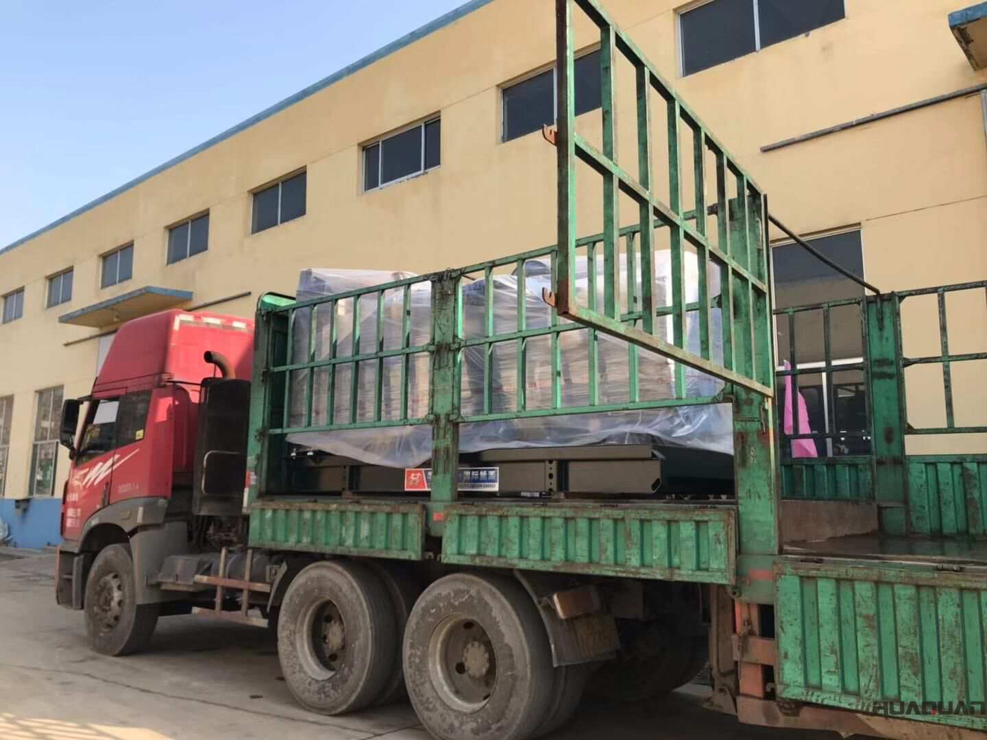 上海李先生從華全動力采購了一臺400kw自動化柴油發(fā)電機組，如今已于11月9日成功發(fā)往目的地