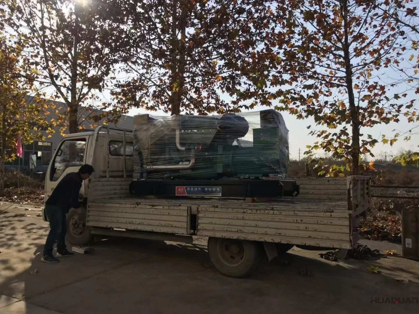 11月13日，河南陳先生從華全動(dòng)力采購(gòu)了一臺(tái)230kw標(biāo)配柴油發(fā)電機(jī)組，現(xiàn)在已經(jīng)順利發(fā)往目的地