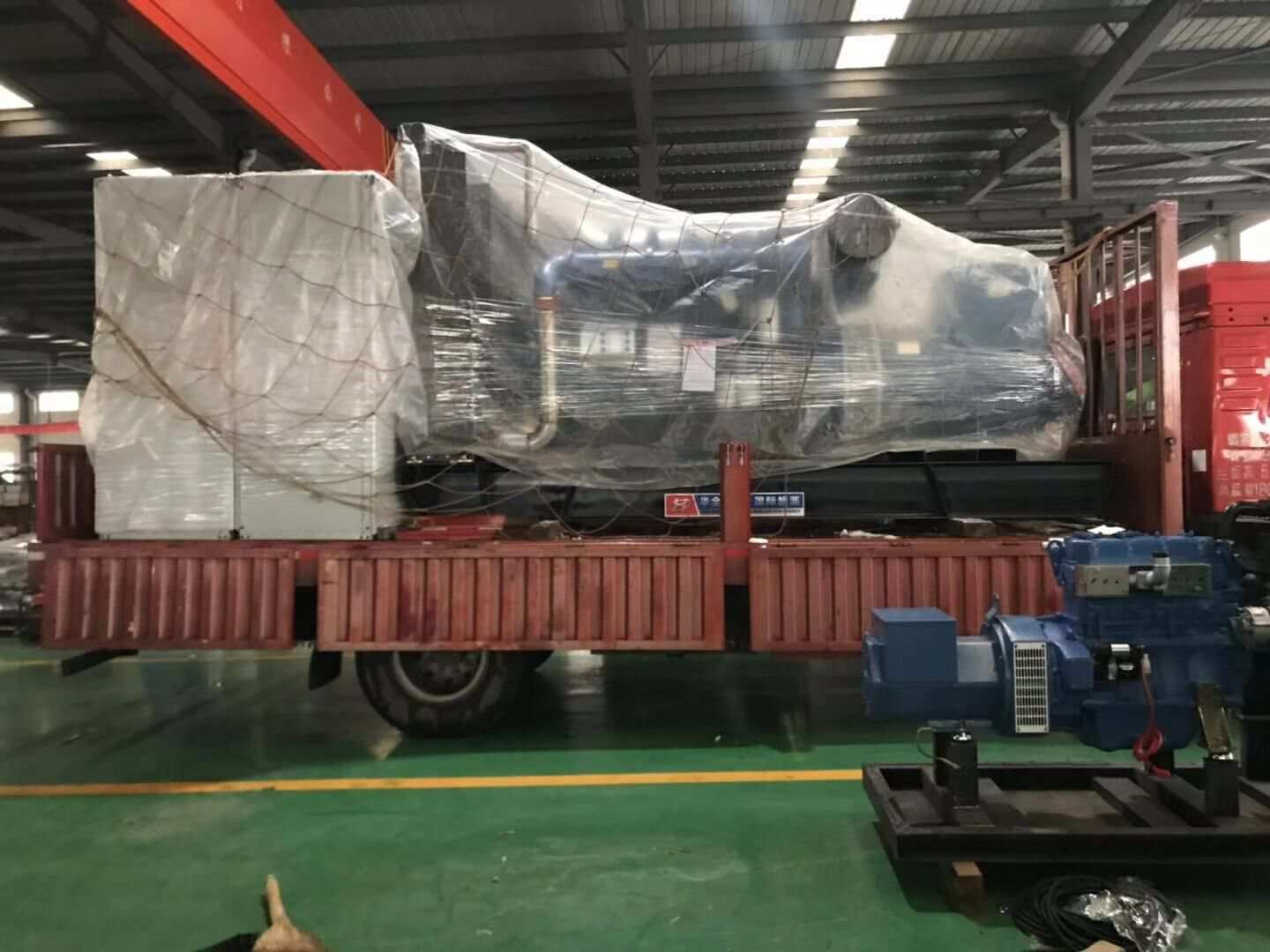 12月5日，崔先生從華全動(dòng)力采購(gòu)的一臺(tái)800kw立柜自啟動(dòng)柴油發(fā)電機(jī)組以及順利發(fā)往山東省