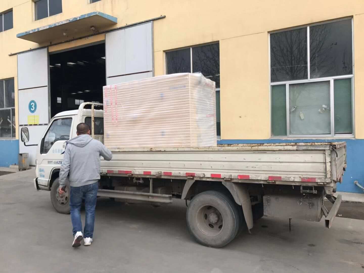 12月14日，王先生從華全動(dòng)力訂購(gòu)的15kw靜音箱柴油發(fā)電機(jī)組順利發(fā)往山東省