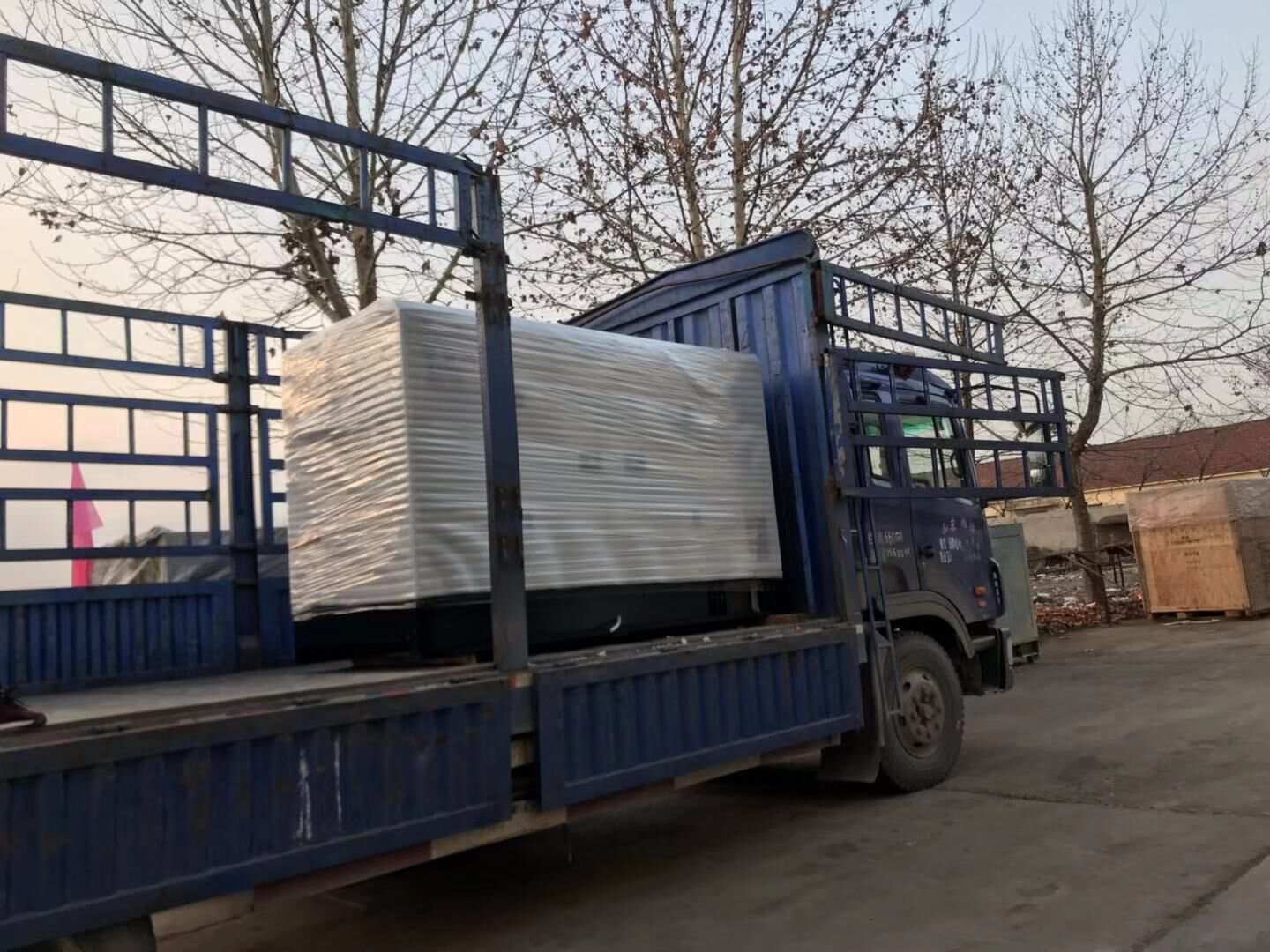 王先生從華全動(dòng)力采購(gòu)的一臺(tái)40kw移動(dòng)拖車柴油發(fā)電機(jī)組于12月21日成功發(fā)往四川省