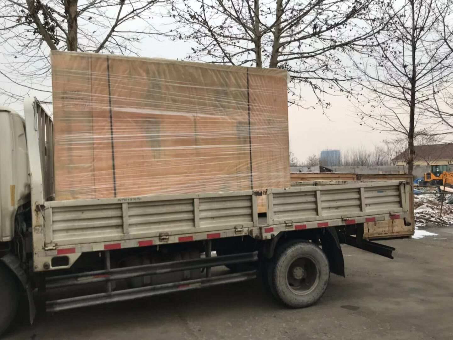 12月21日，山西省呂先生從華全動(dòng)力采購(gòu)的40kw和100kw靜音式防雨棚機(jī)組順利發(fā)往目的地