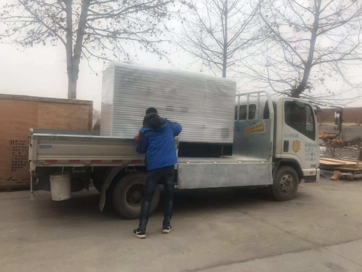 12月27日，江蘇省釋先生從華全動力訂購的400kw靜音拖車柴油發(fā)電機組現(xiàn)已發(fā)往目的地