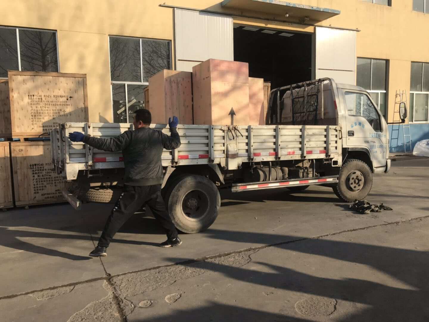 1月22日，隋先生從華全動(dòng)力采購(gòu)的150kw標(biāo)配柴油發(fā)電機(jī)組已成功發(fā)往遼寧省