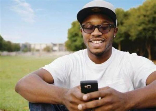 非洲電力設(shè)施不足，手機(jī)卻大量使用，主要靠這3種方法進(jìn)行充電